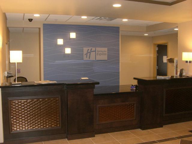 Holiday Inn Express Hotel & Suites Newport South By Ihg Buitenkant foto
