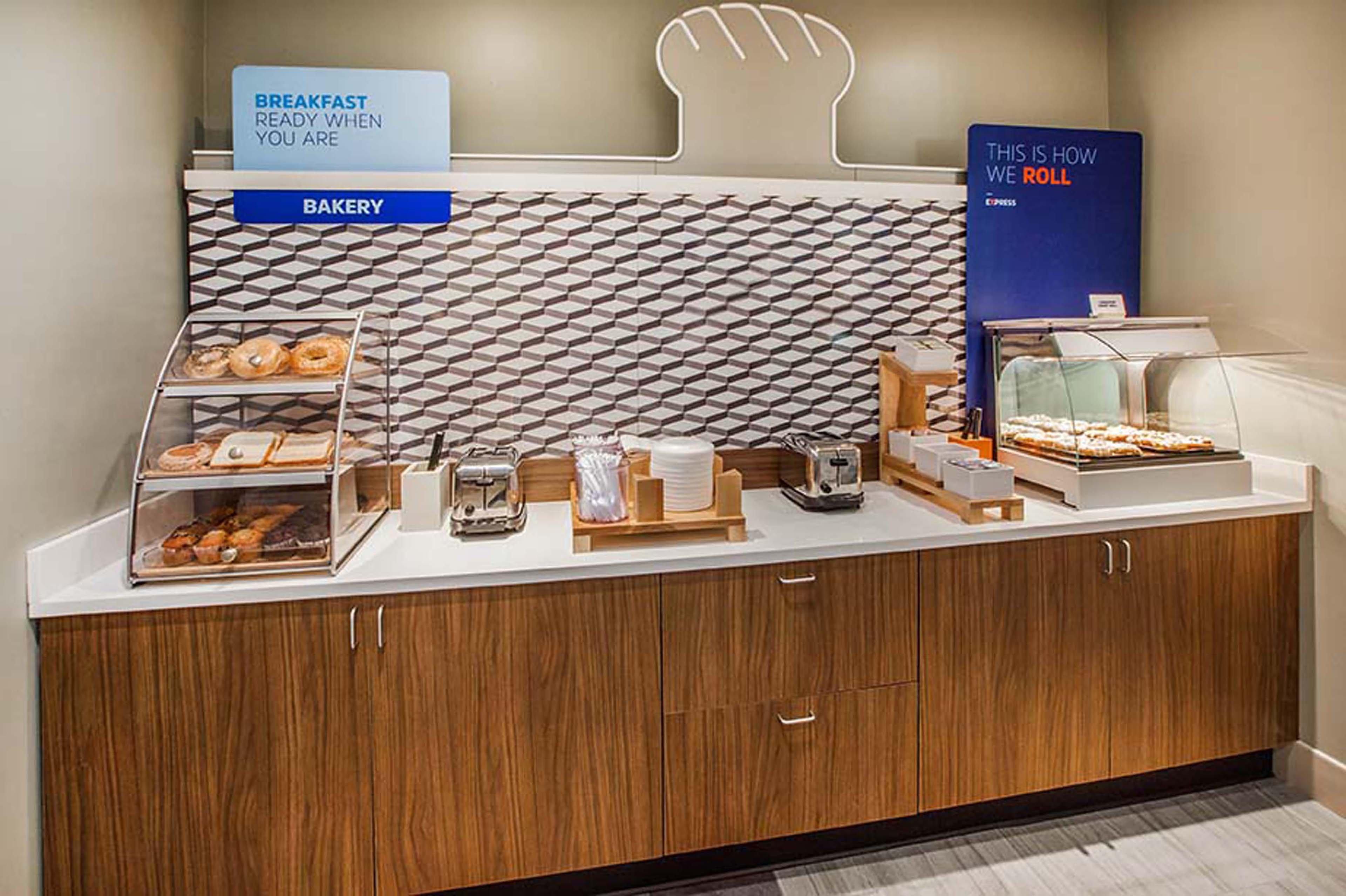 Holiday Inn Express Hotel & Suites Newport South By Ihg Buitenkant foto