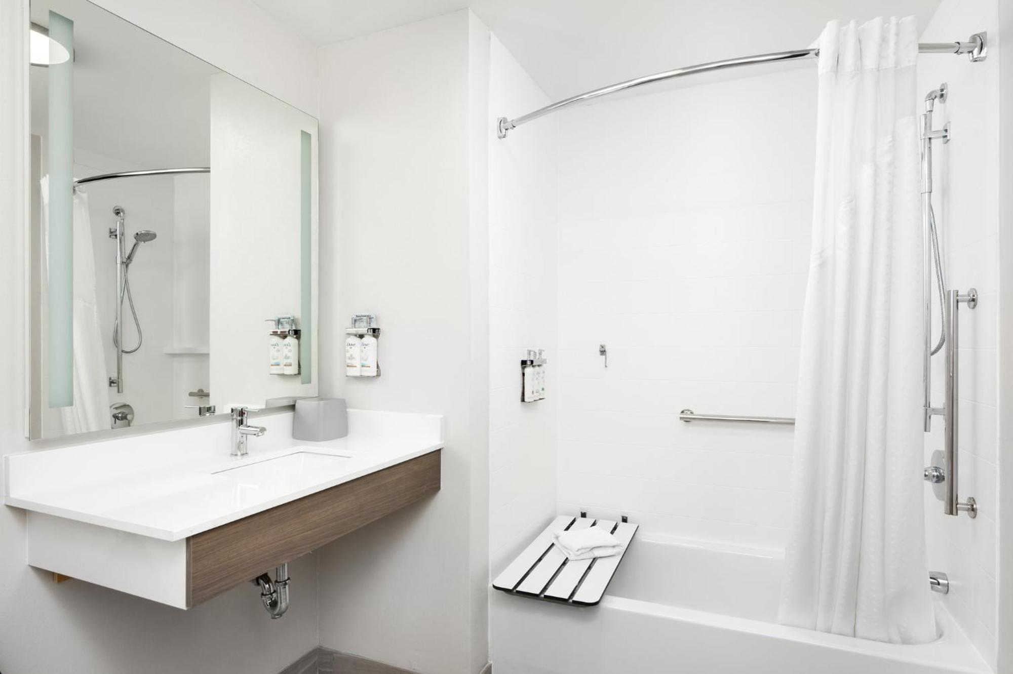 Holiday Inn Express Hotel & Suites Newport South By Ihg Buitenkant foto