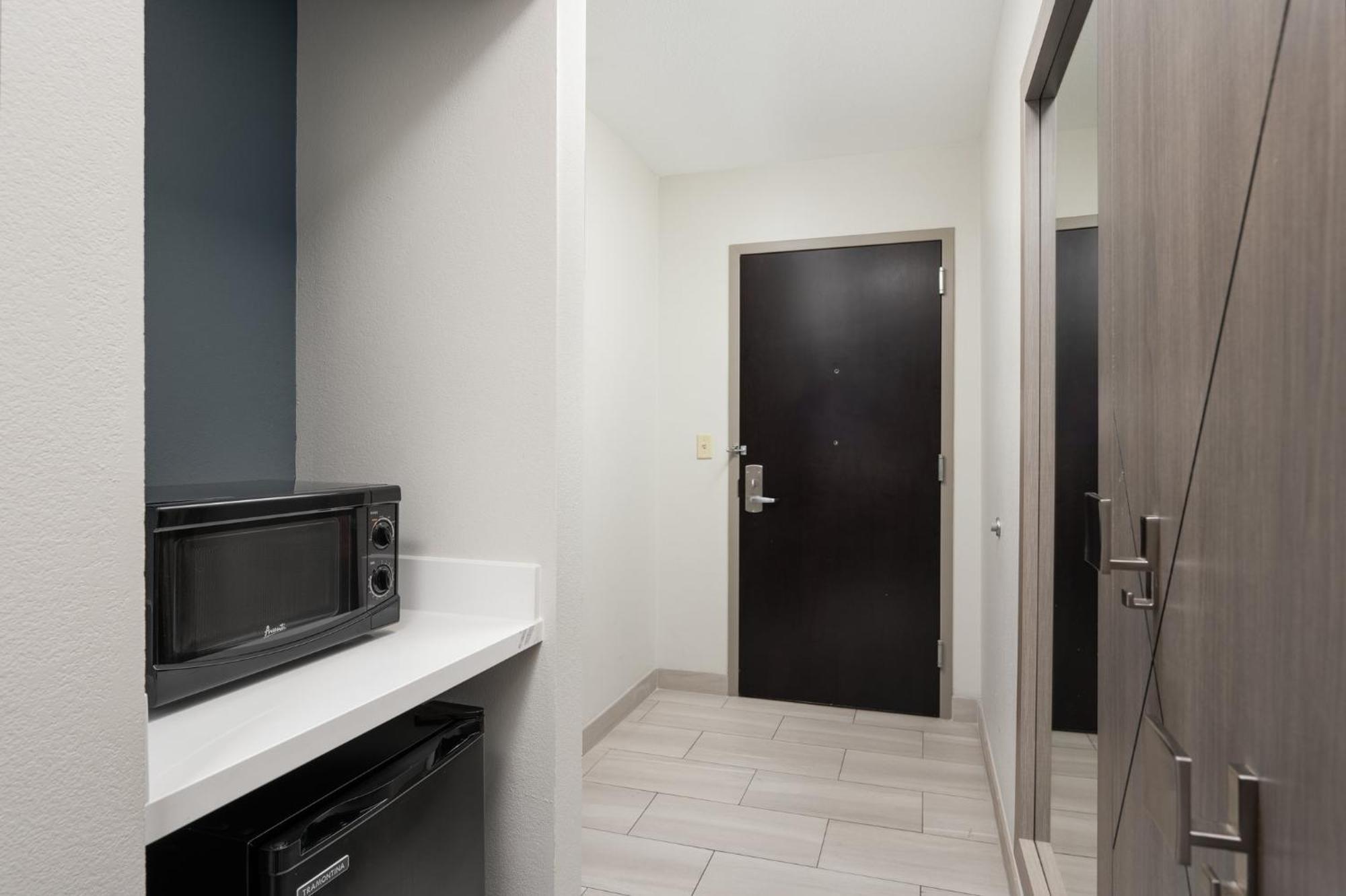 Holiday Inn Express Hotel & Suites Newport South By Ihg Buitenkant foto