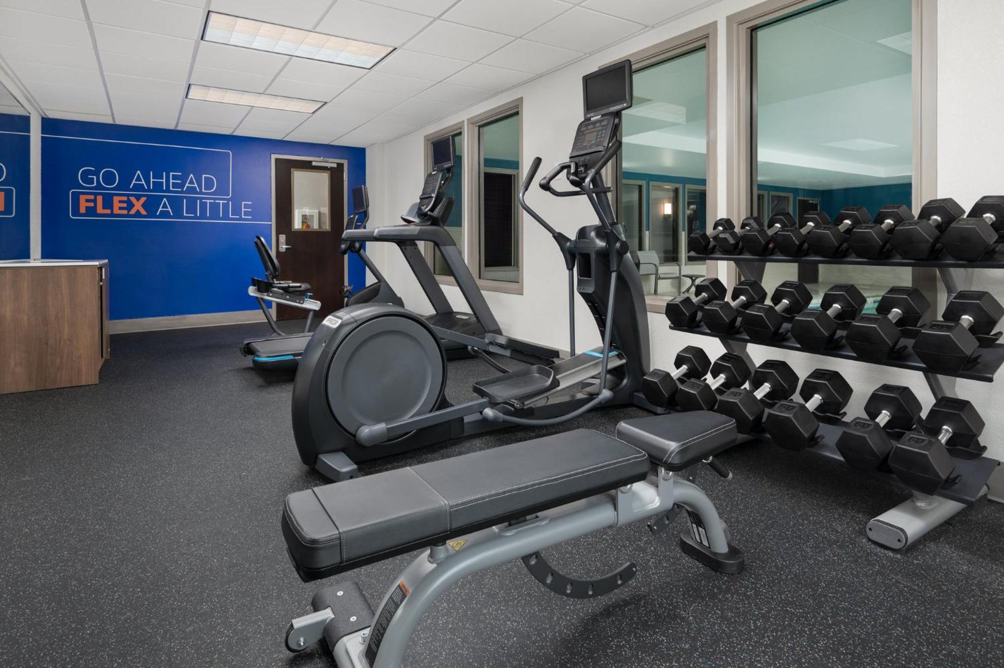 Holiday Inn Express Hotel & Suites Newport South By Ihg Buitenkant foto