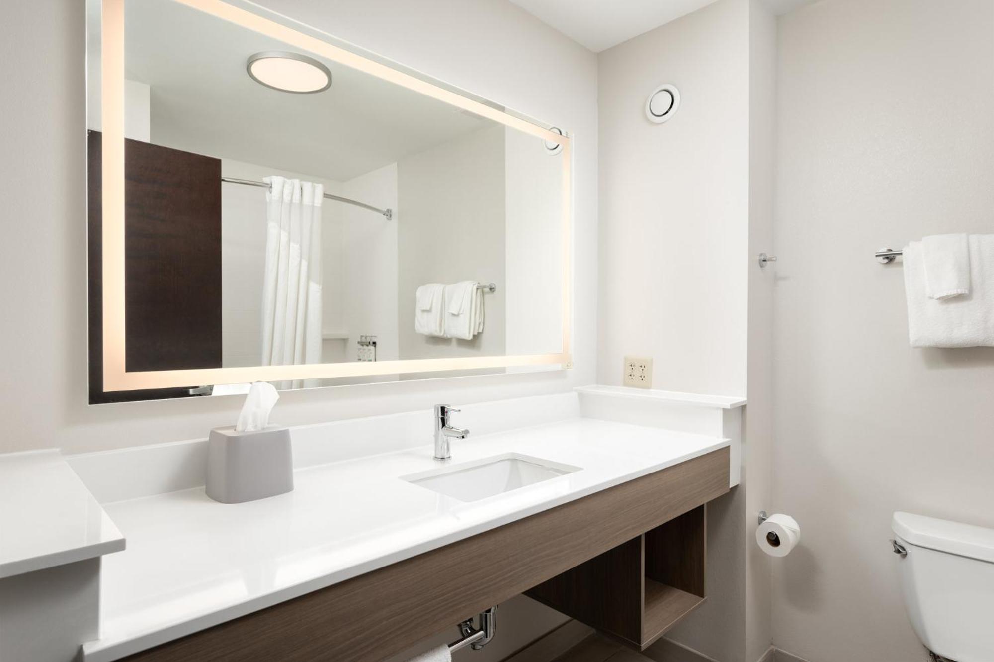 Holiday Inn Express Hotel & Suites Newport South By Ihg Buitenkant foto