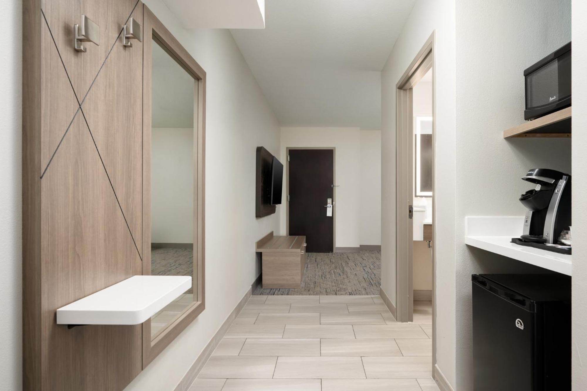 Holiday Inn Express Hotel & Suites Newport South By Ihg Buitenkant foto