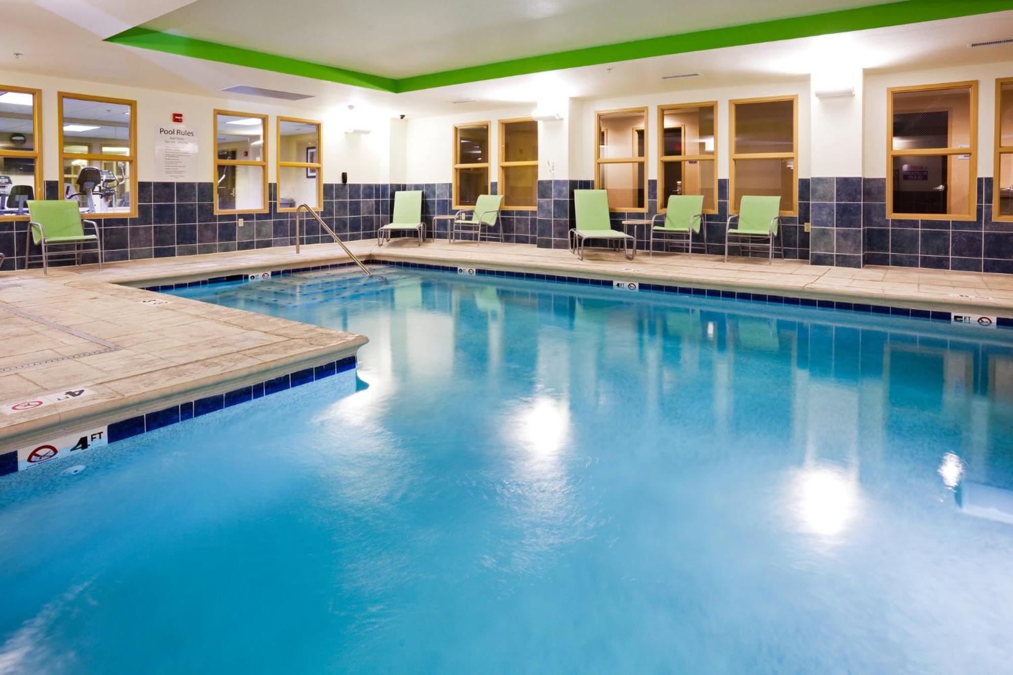 Holiday Inn Express Hotel & Suites Newport South By Ihg Buitenkant foto