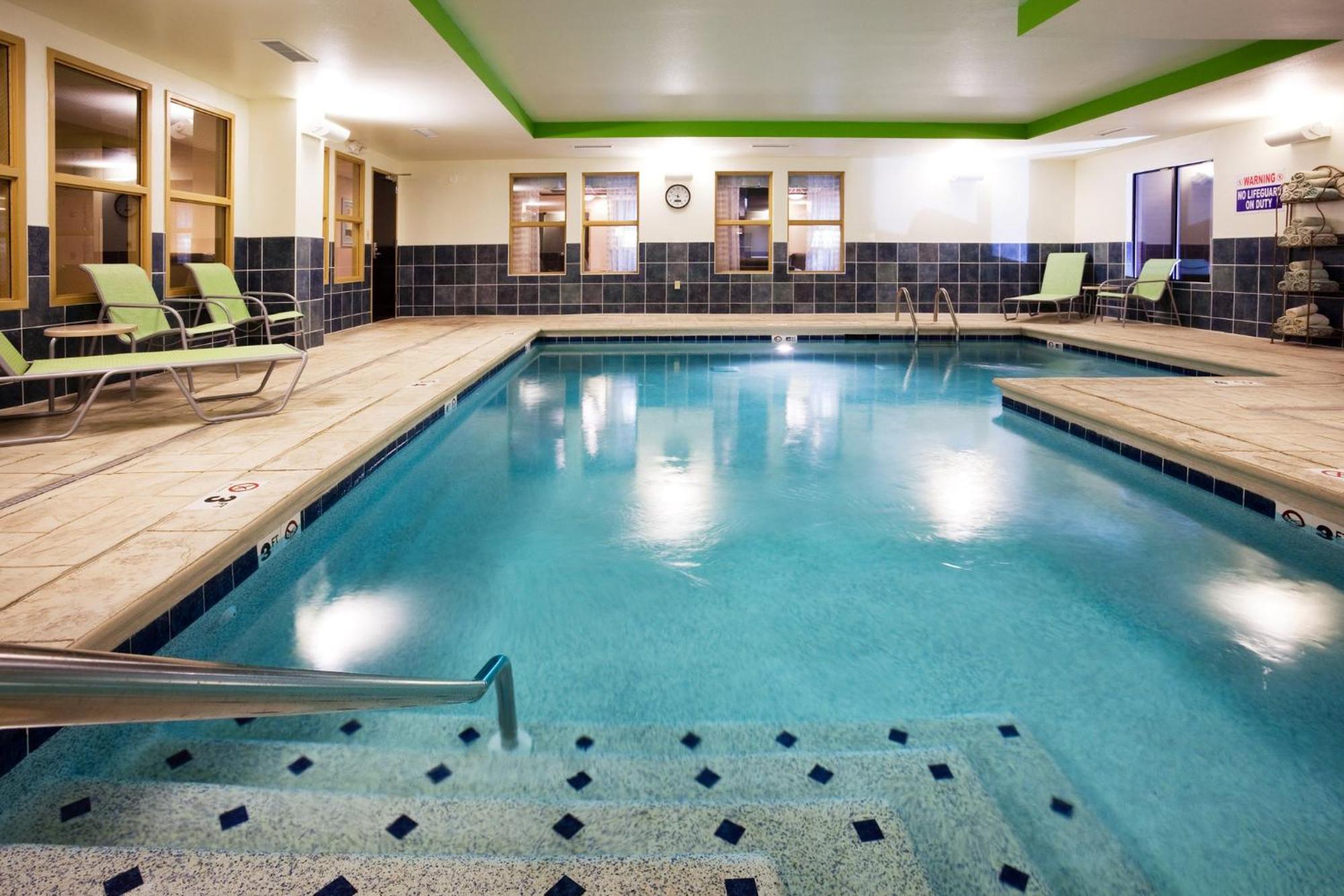 Holiday Inn Express Hotel & Suites Newport South By Ihg Buitenkant foto